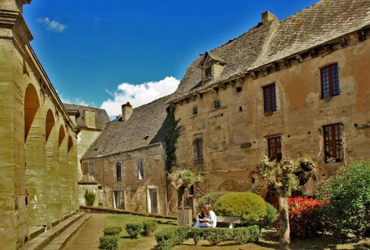Petite Maison En Pierre Au Coeur Du Perigord Noir Salignac Eyvigues Luaran gambar